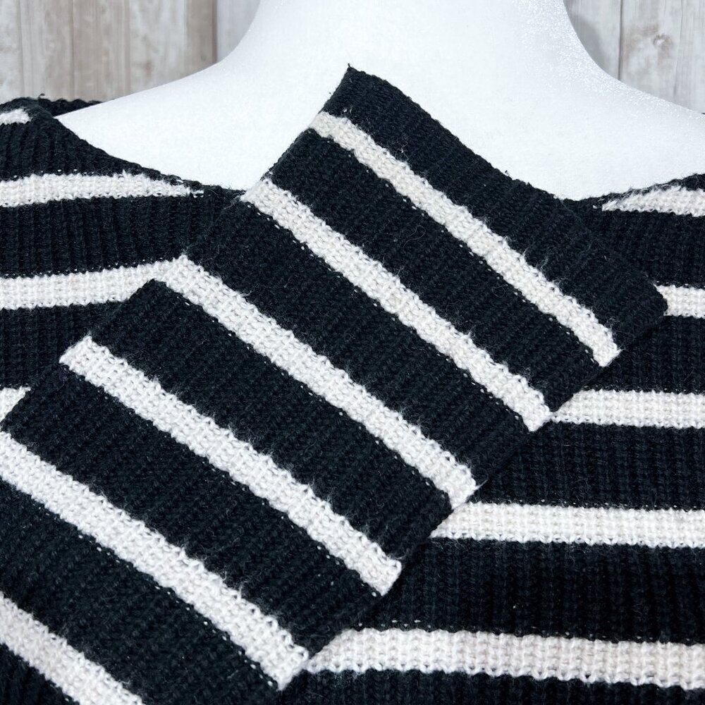 Women's Old Navy Sweater | Black & White | Scoop Neck | Medium | Tunic Length - Picture 8 of 12